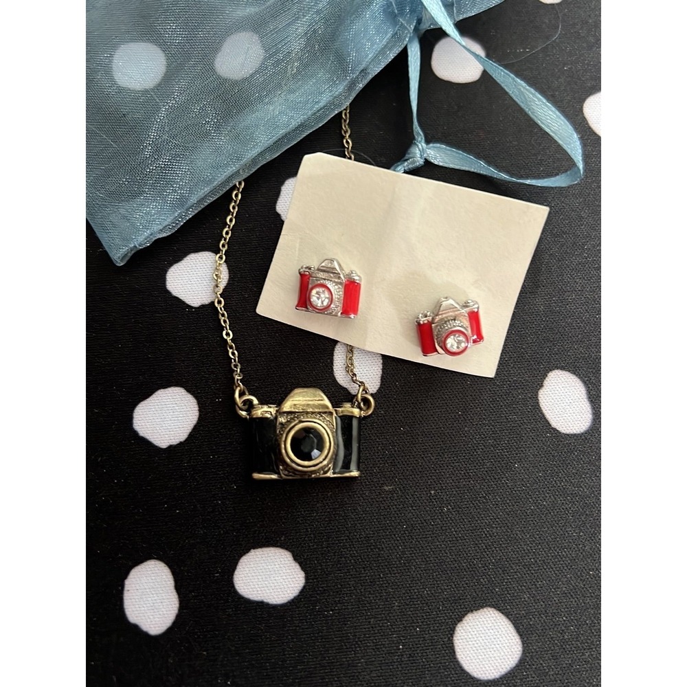 Camera‎ Jewelry Set Black Enamel Pendant Necklace and Red Stud Earrings Gift Bag